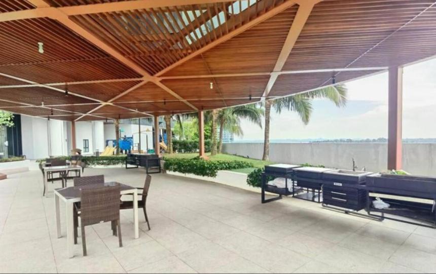 Almas Suites Poolview Netflix 100Mbps Bystay Nusajaya  Exteriér fotografie