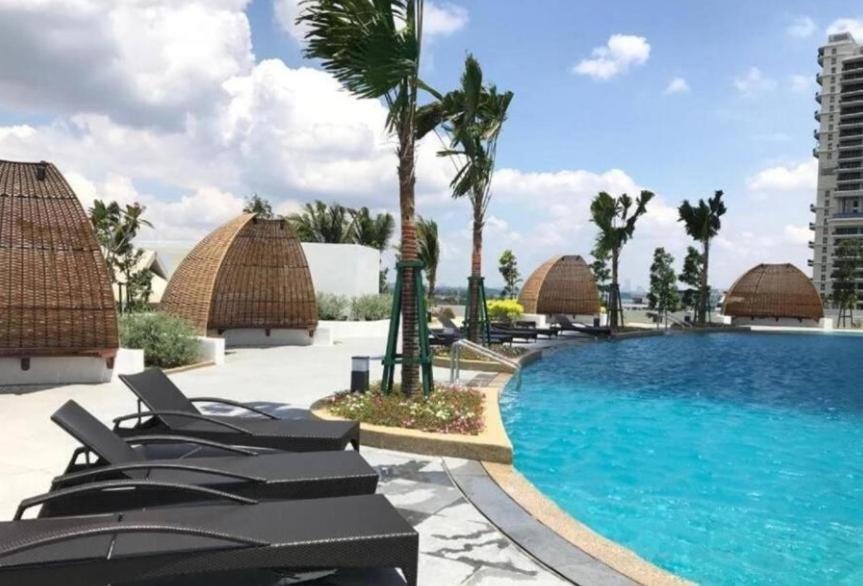 Almas Suites Poolview Netflix 100Mbps Bystay Nusajaya  Exteriér fotografie